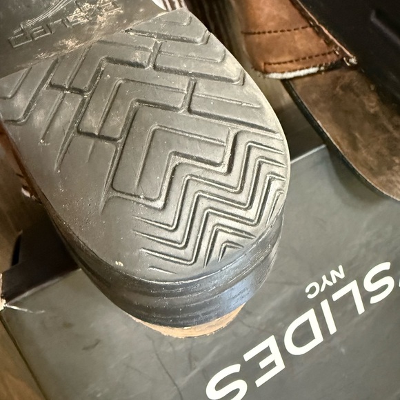 💥SEND OFFERS…Dansko Clogs💥 - Picture 7 of 10